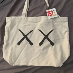 Uniqlo KAWS Snoopy Tote